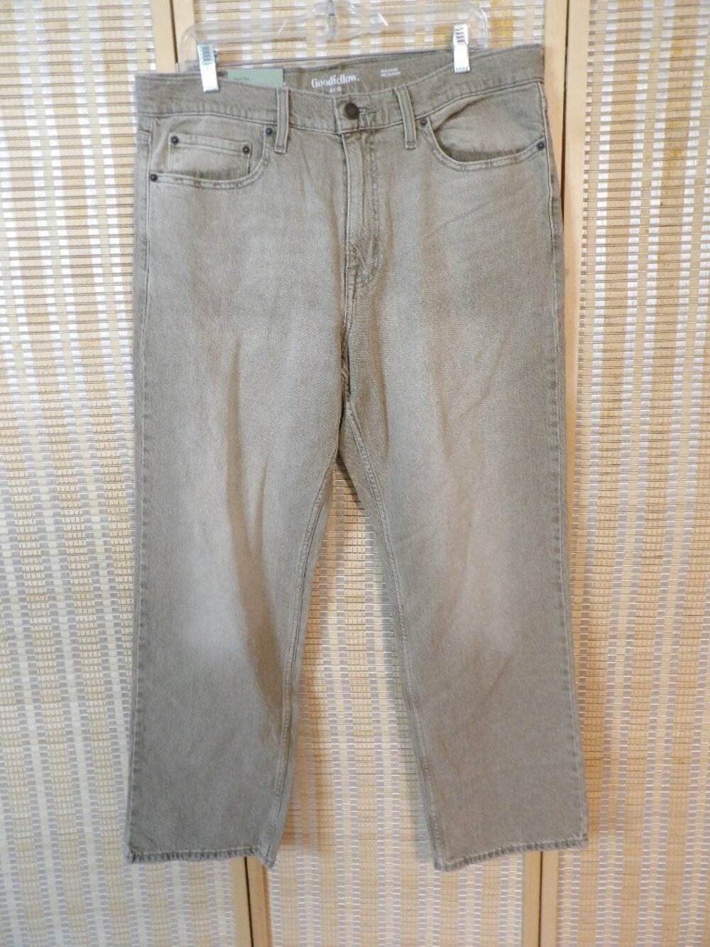 NWT Men's Goodfellow 36x30 Relaxed Fit Straight Leg Beige Total Flex Denim Jeans